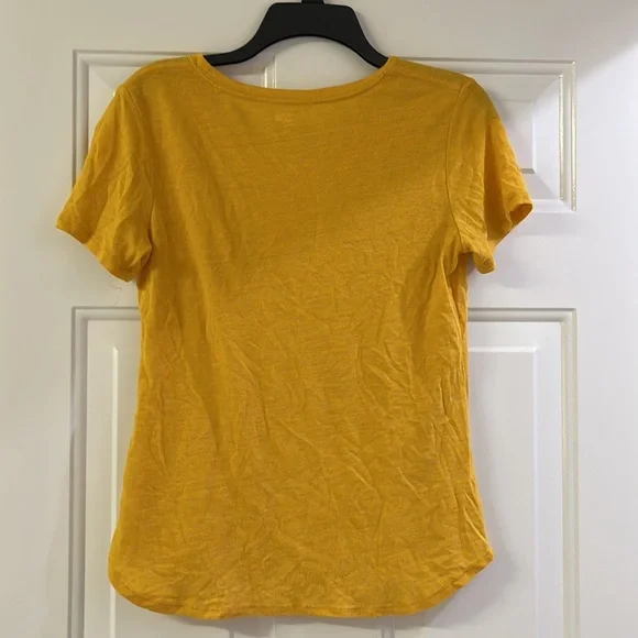 Old Navy T-Shirt - Picture 2 of 2
